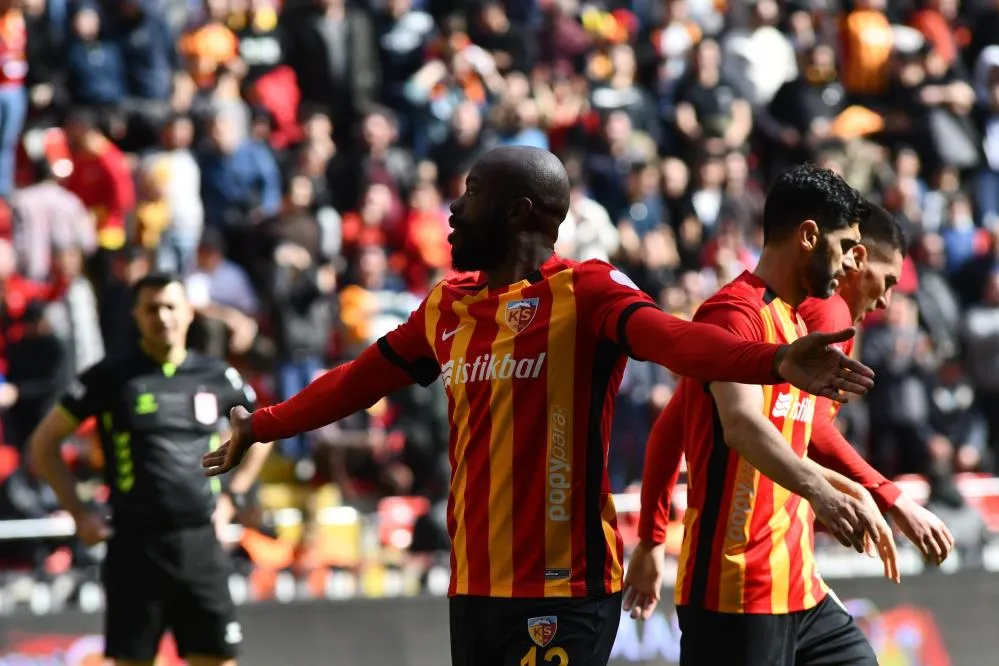 Trendyol Süper Lig: Kayserispor: 3 - Başakşehir: 1 (Maç sonucu)