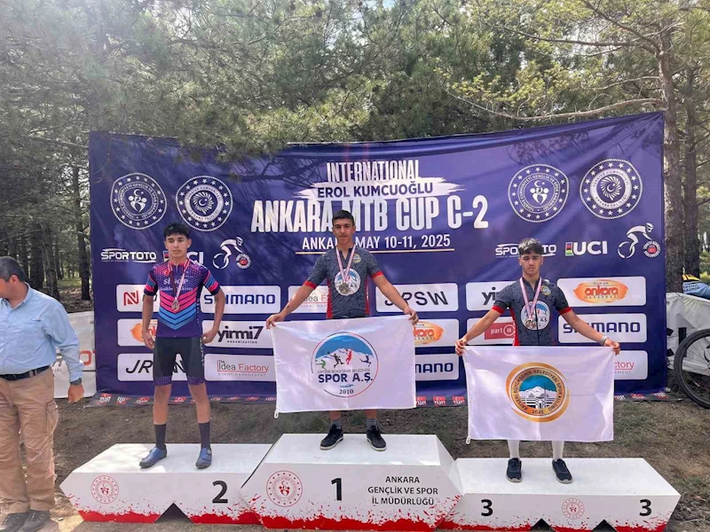 Bisiklette Kayseri’ye iki madalya
