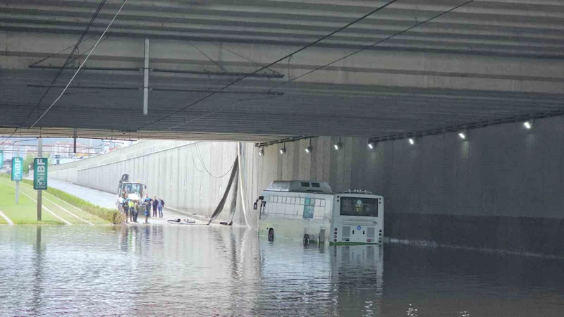 Kayseri’de sağanağın etkisi gün ağarınca ortaya çıktı
