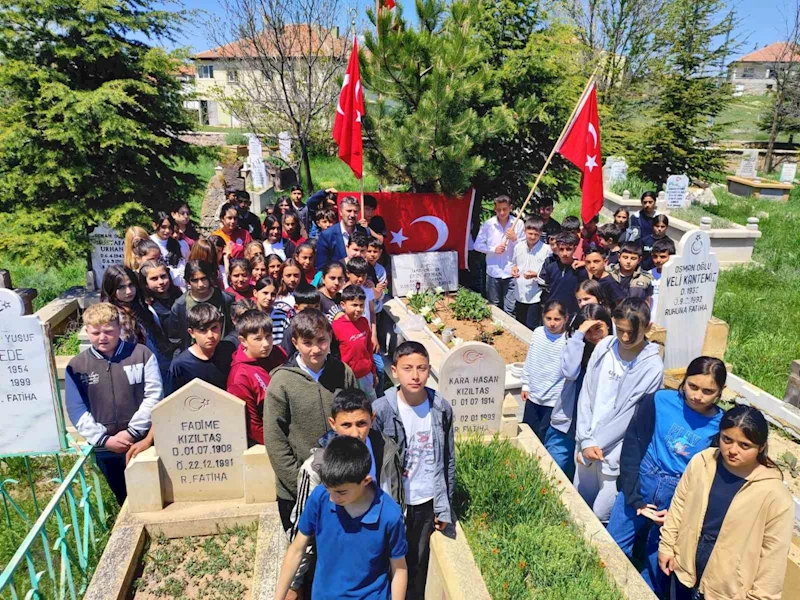 Tomarzalı şehit Urhan, mezarı başında anıldı
