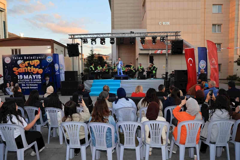 Grup Şantiye, bu kez de Gençlik Konseri’nde sahne aldı

