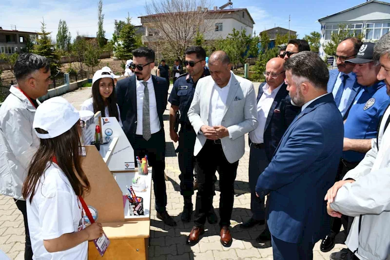 Tomarza’da öğrenciler, Bilim Fuarı’nda hünerlerini sergiledi
