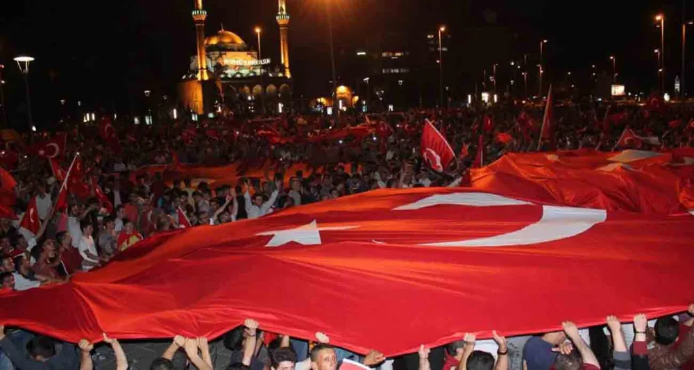 Kayseri’de 15 Temmuz’da vatandaşlar Cumhuriyet Meydanı’nı doldurdu