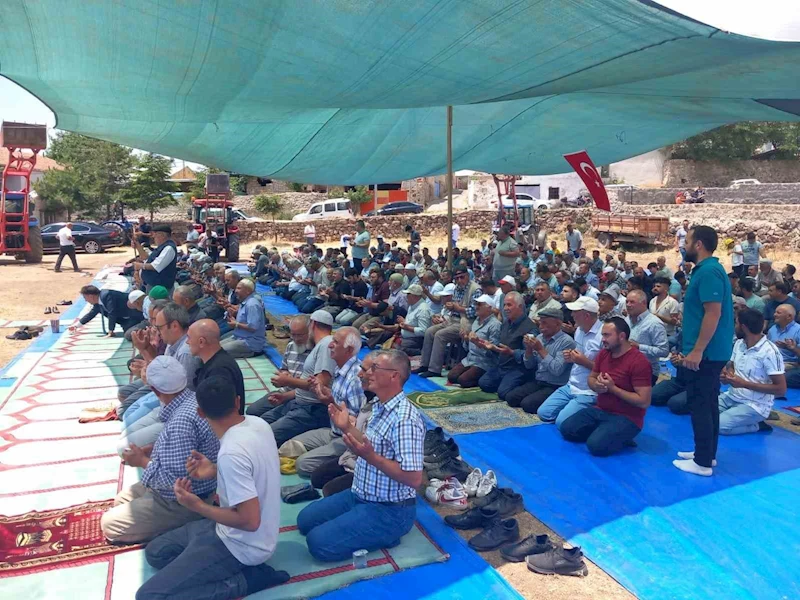 Develi’nin Çomaklı köyünde yağmur duası yapıldı
