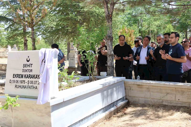 Şehit Dr. Ekrem Karakaya dualarla anıldı
