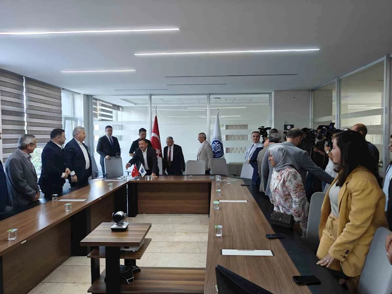 ERÜ’de hem açılış hem protokol töreni
