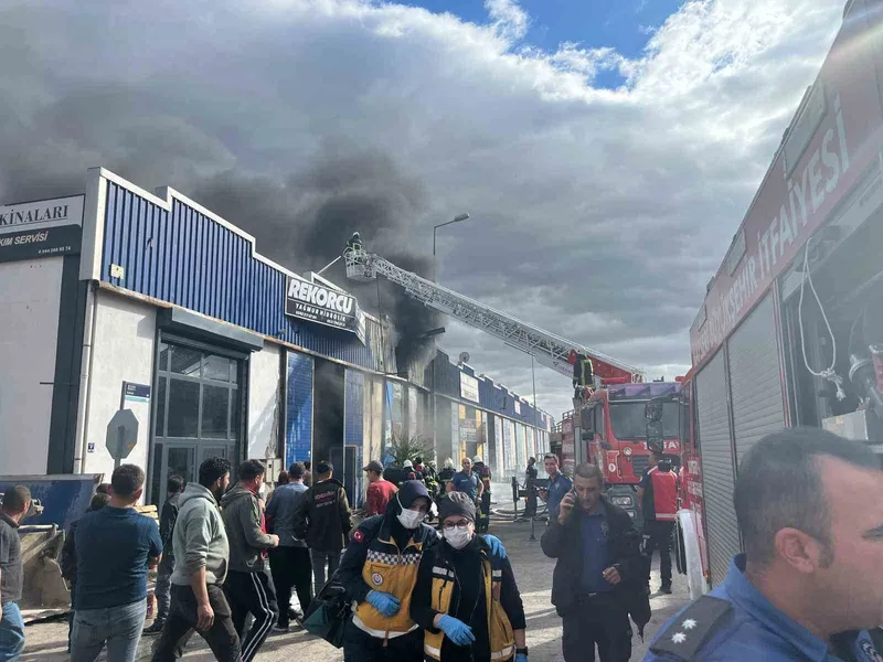 Kayseri’de mobilya atölyesinde korkutan yangın
