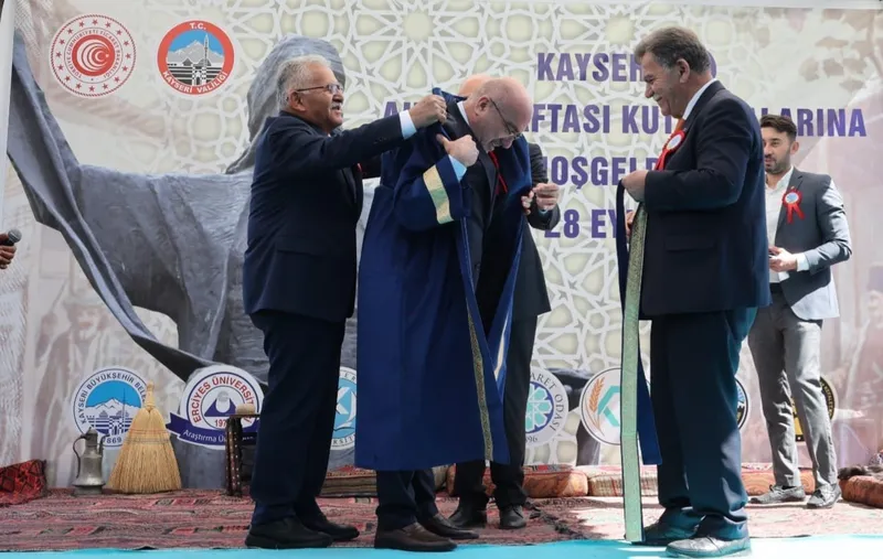 KAYÜ Rektörü Karamustafa’ya ’2025 Yılı Ahilik Özel Ödülü’ verildi
